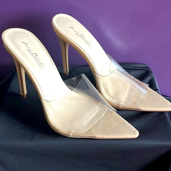 Ann Michelle shoes. Tan with clear band.  Size 9 however fits like a size 7 - Picture 1 of 3